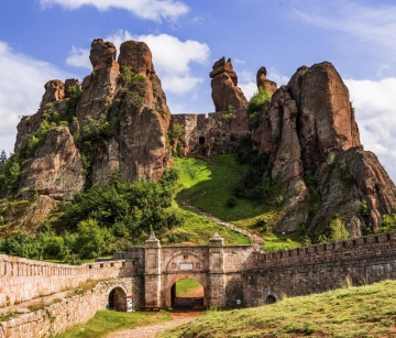 Прекрасна България - пещери и манастири с тръгване от Варна, Добрич, Шумен, Търговище