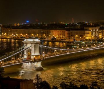 Светлините на Будапеща, със самолет и обслужване на български език