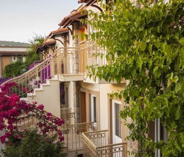 MOONSHINE HOTELS & SUITES