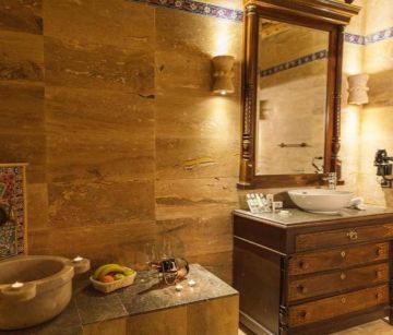 Solo Cave Suites