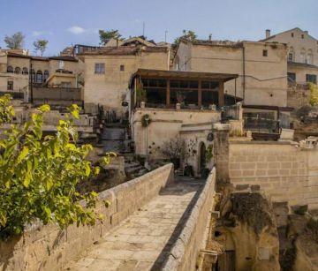 Demisos caves hotel