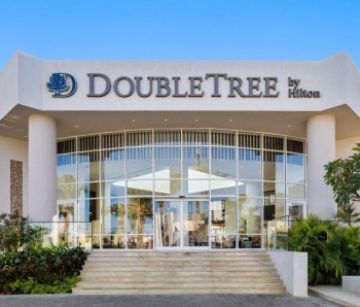 DOUBLETREE BY HILTON SHARKS BAY RESORT BEACH SIDE